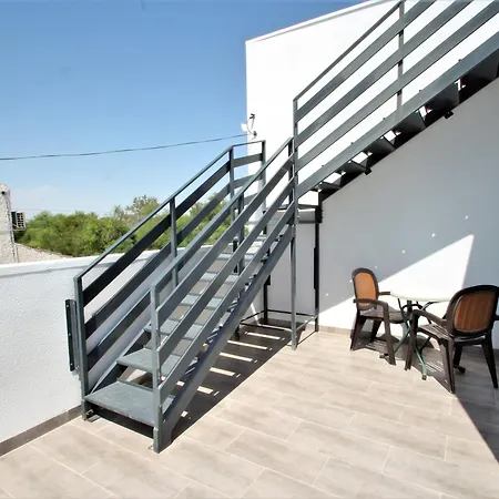Дом отдыха Beautiful Duplex With Pool Торевьиа